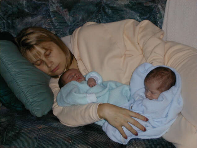 momsleeps.jpg - 33.9 K